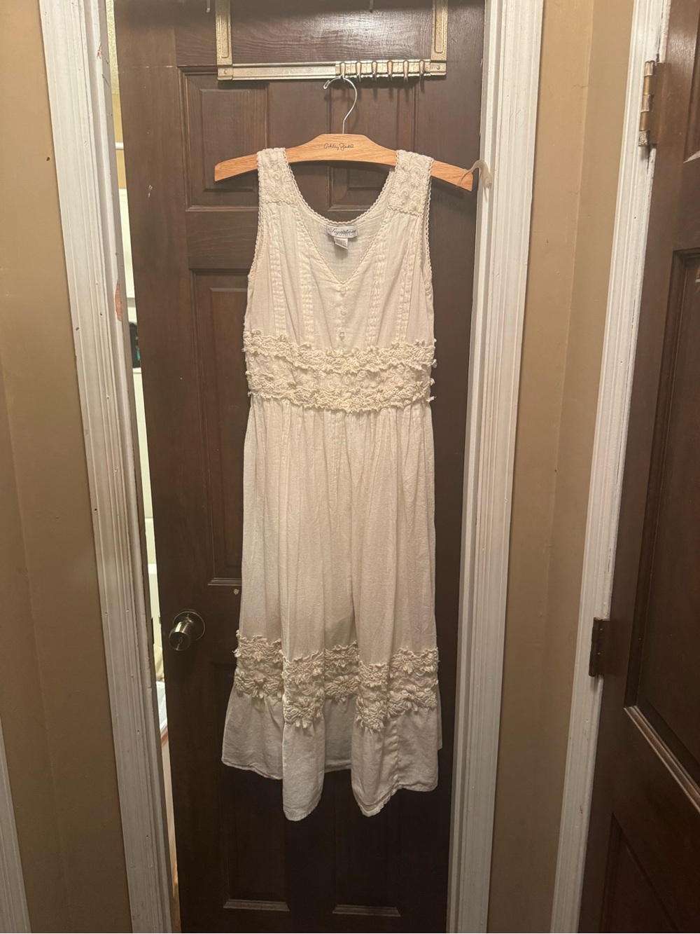 Women’s Medium Signature Cream Sleeveless Maxi Dress with Floral Trim